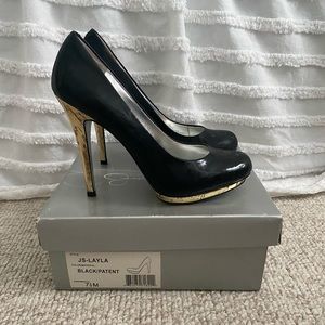 Jessica Simpson black patent pumps